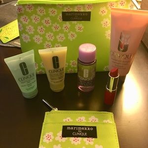 Clinique Cosmetic Goody Bag w/ Moisture Surge Mask
